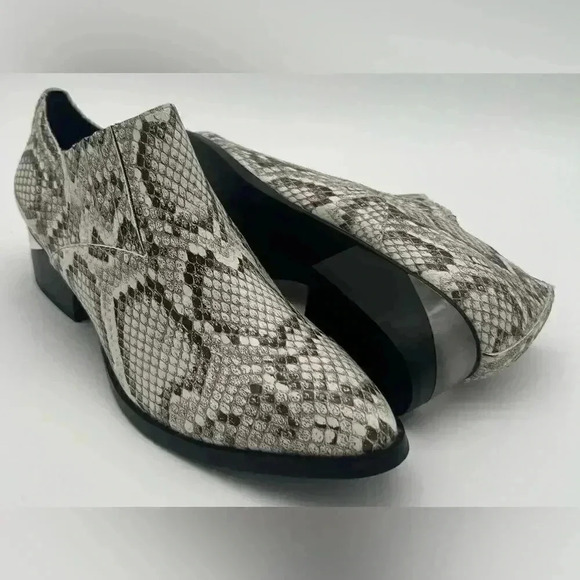 STEVE MADDEN | Barnett Leather Bootie | Bone Snake Print | NWT 6.5 - Picture 1 of 12